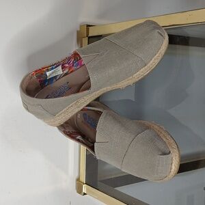 Bobs from skechers memory foam loafer size 8